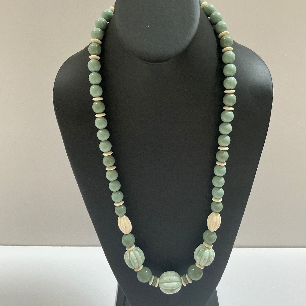 Vintage Chunky Bead Avon Necklace Green Ivory "Burst of Spring"